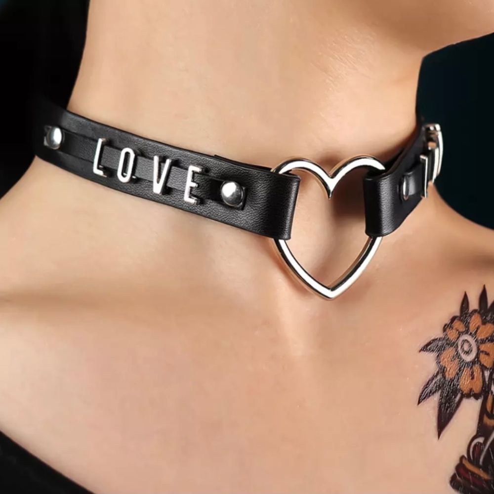 Black Leather Heart Choker Necklace - Picture 1 of 6